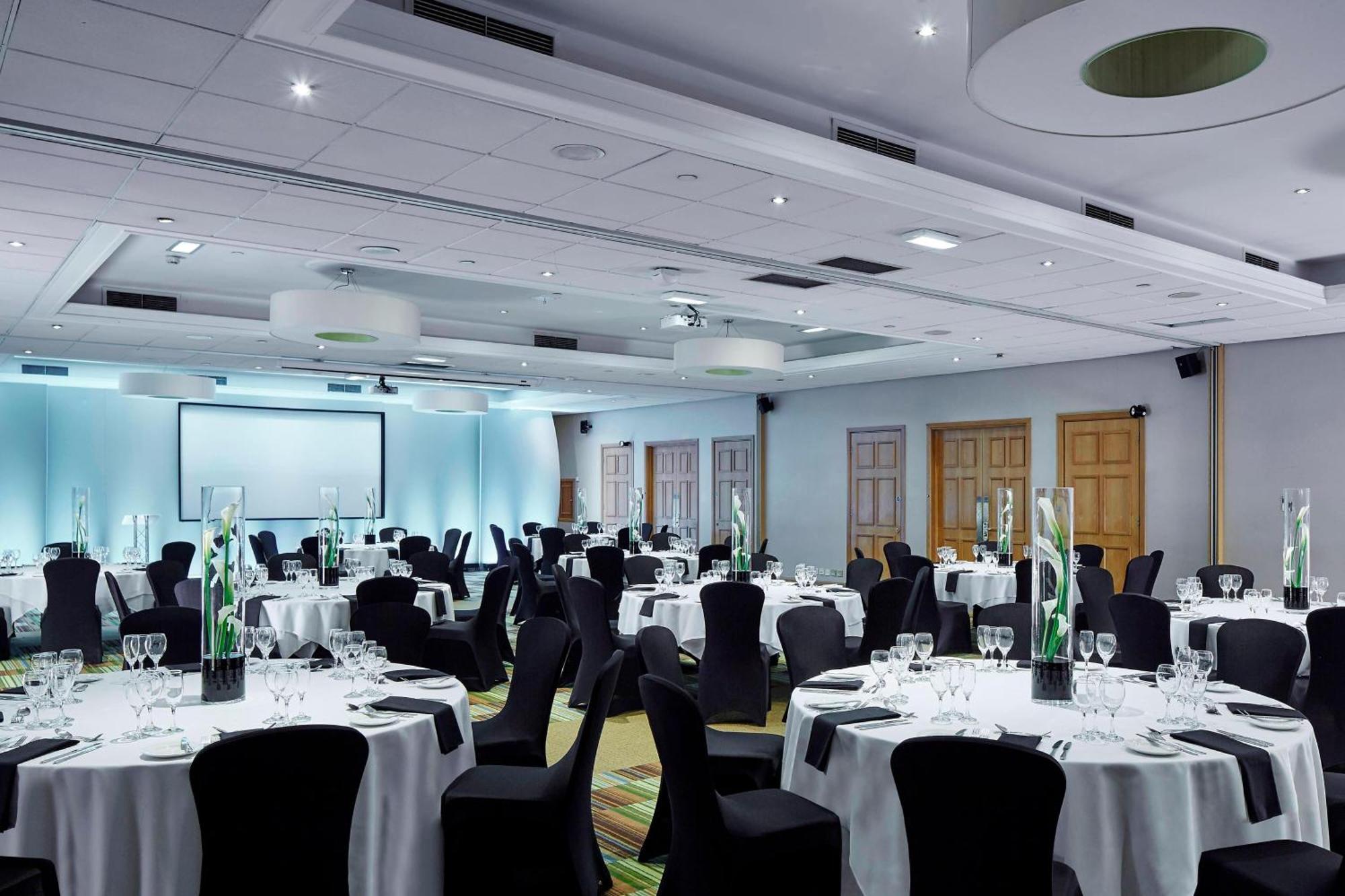 Manchester Marriott Victoria & Albert Hotel Bagian luar foto