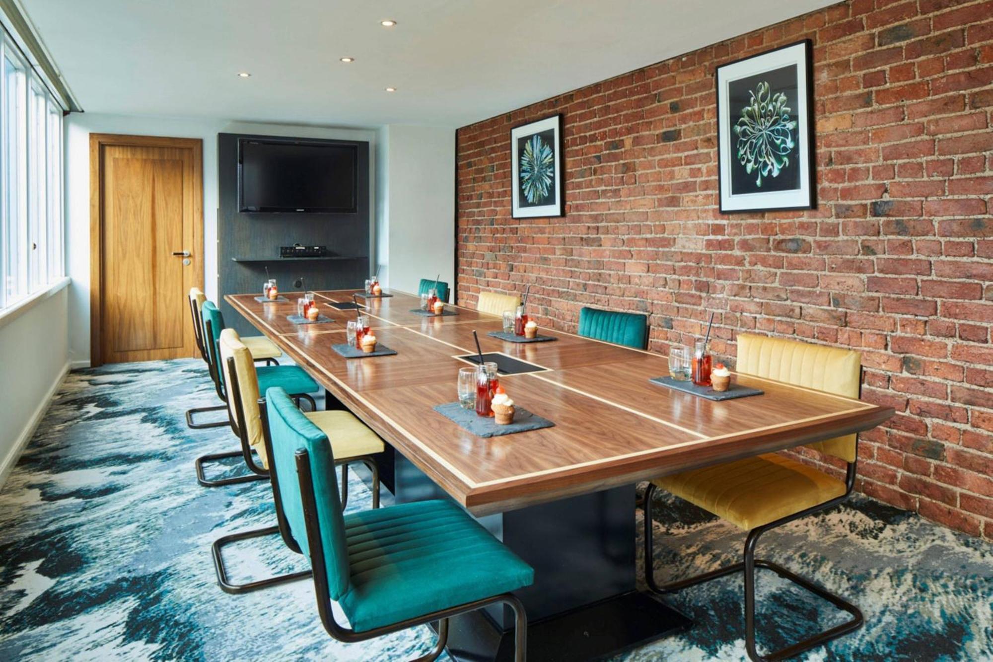 Manchester Marriott Victoria & Albert Hotel Bagian luar foto