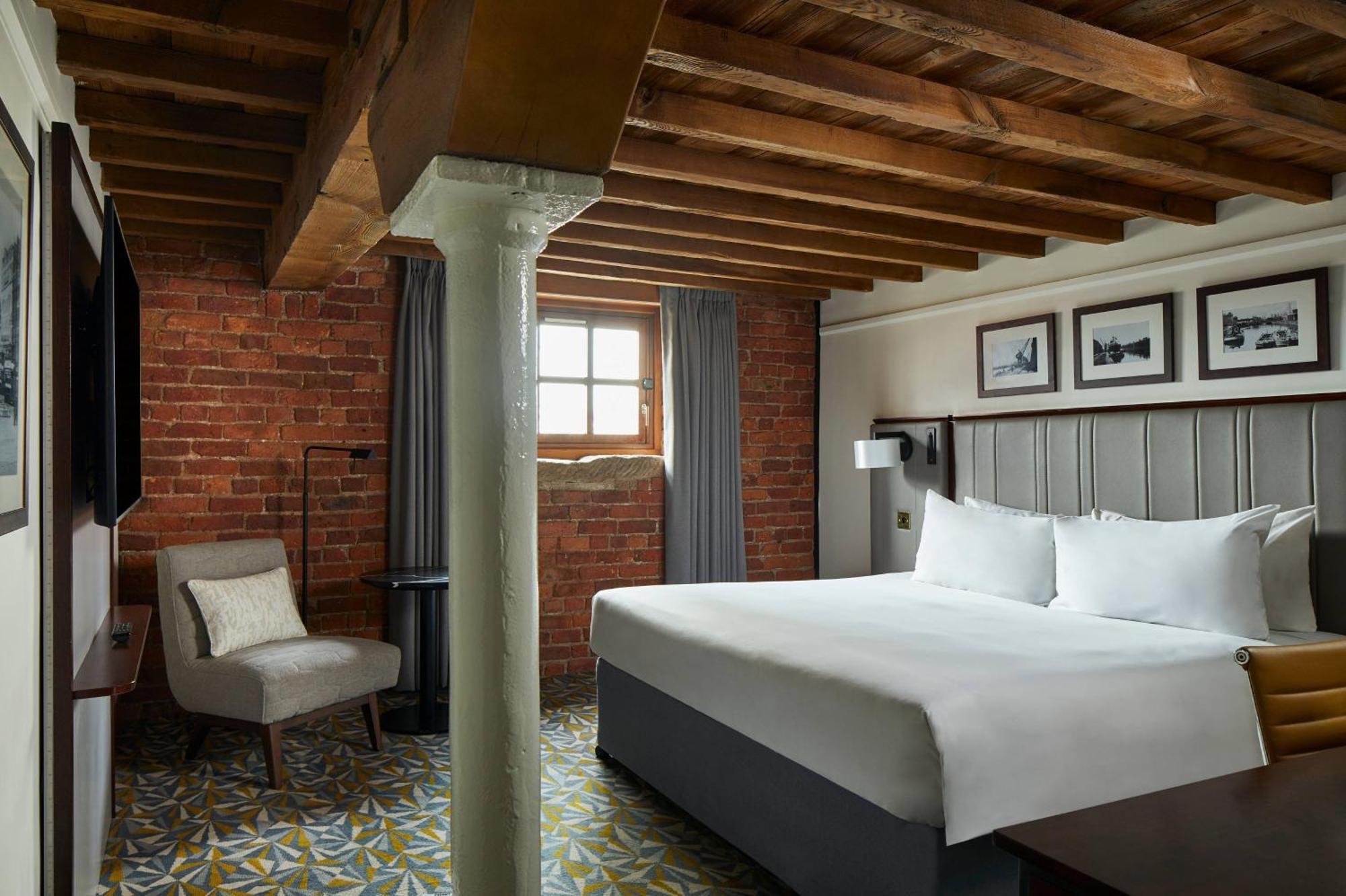 Manchester Marriott Victoria & Albert Hotel Bagian luar foto