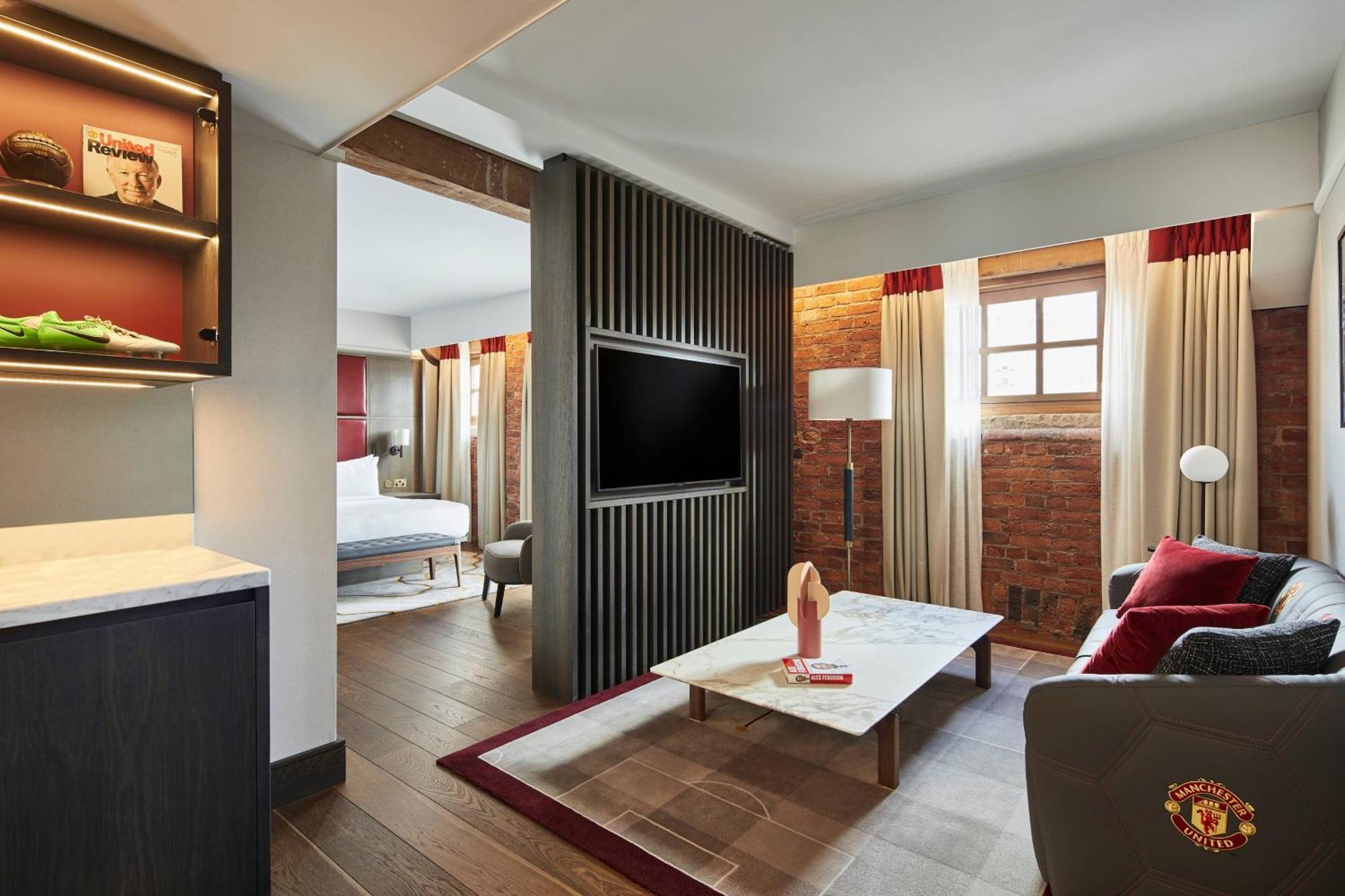 Manchester Marriott Victoria & Albert Hotel Bagian luar foto